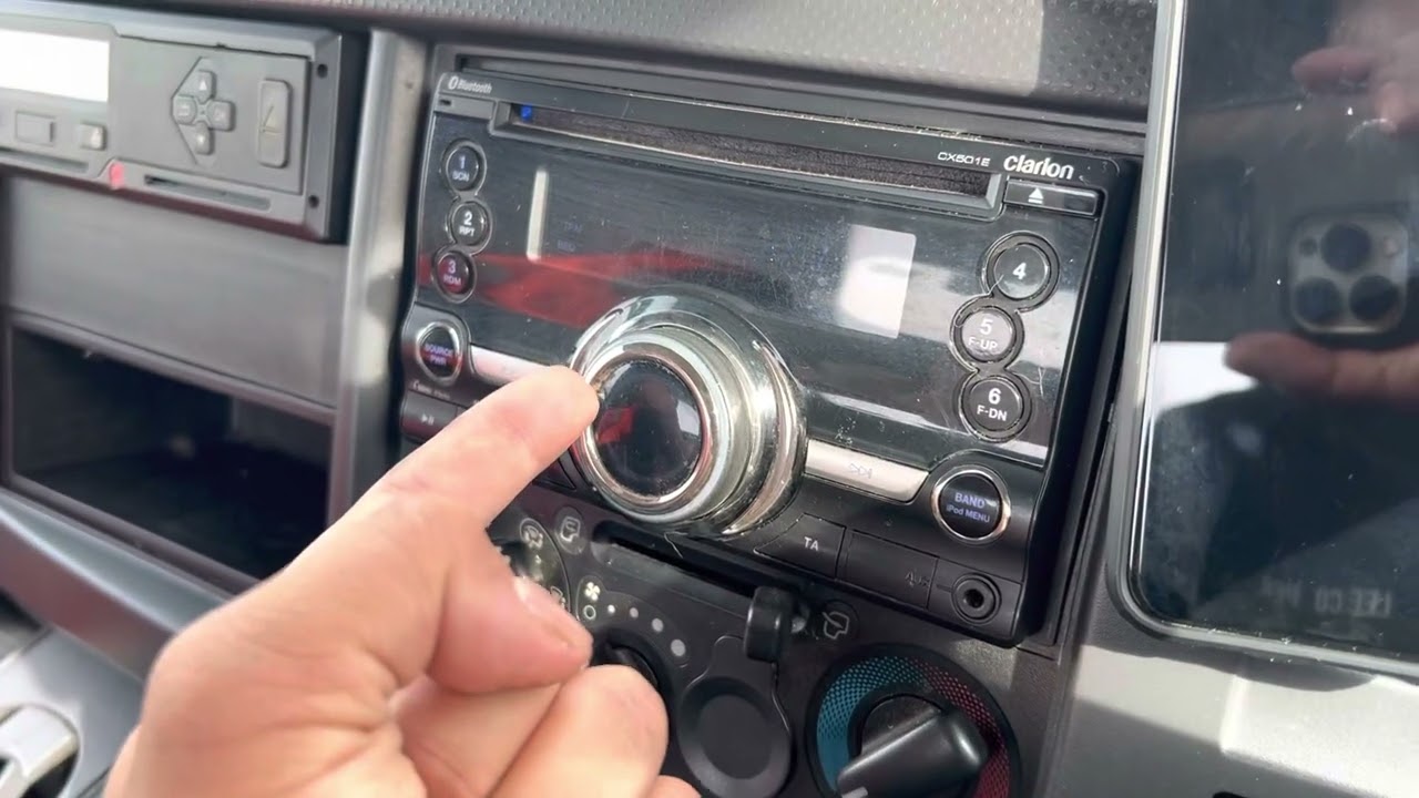 Video: Clarion CX501E Bluetooth Pairing