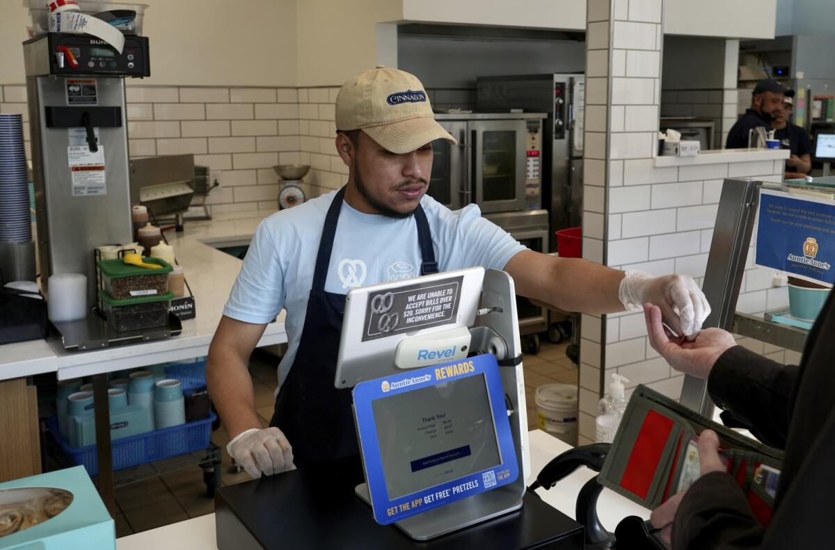 New Minimum Wage for Fast Food Workers Implemented in California New Minimum Wage for Fast Food Workers Implemented in California